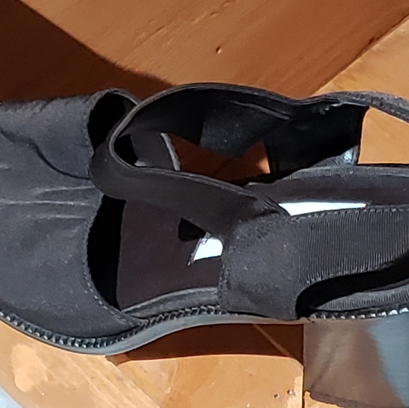 Shoes - Picture 4 of 8